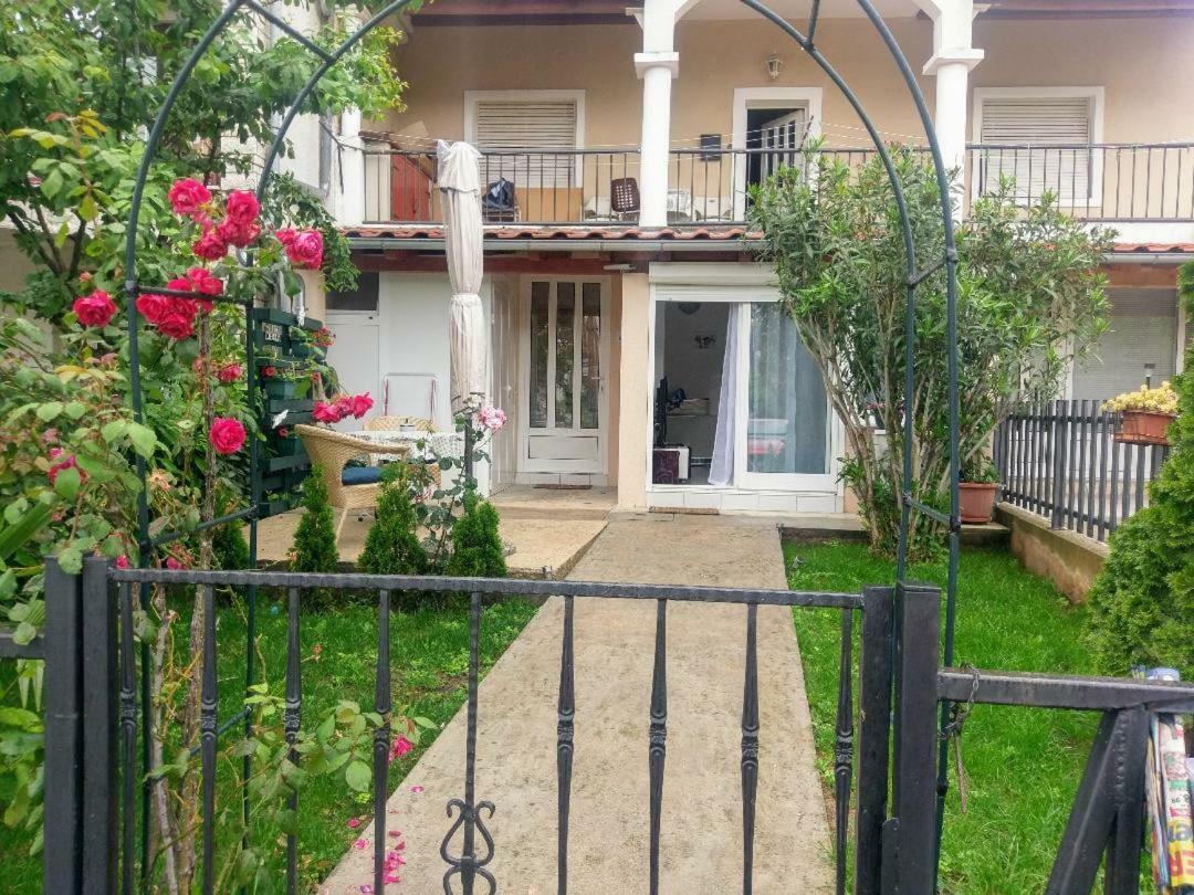 Lovely Apartment With Garden And Terrace Рийека Екстериор снимка